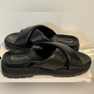 Vionic Black Leather Twist Slide Sandals